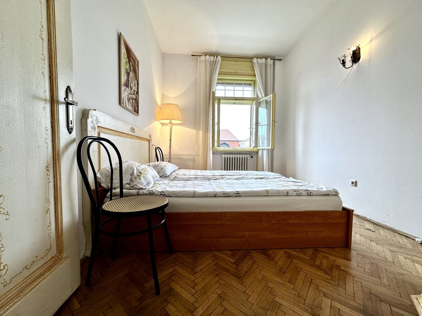 Apartament cu 2 camere,  clasic si boem, cu vedere in Piață Victoriei - Poză 8