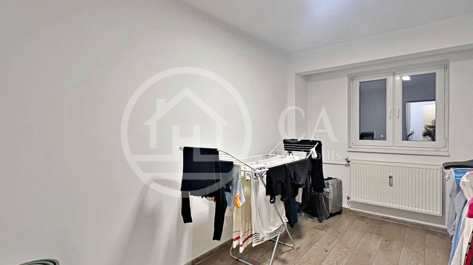 Apartament de vânzare cu 3 camere in zona Rogerius, Oradea - Poză 8