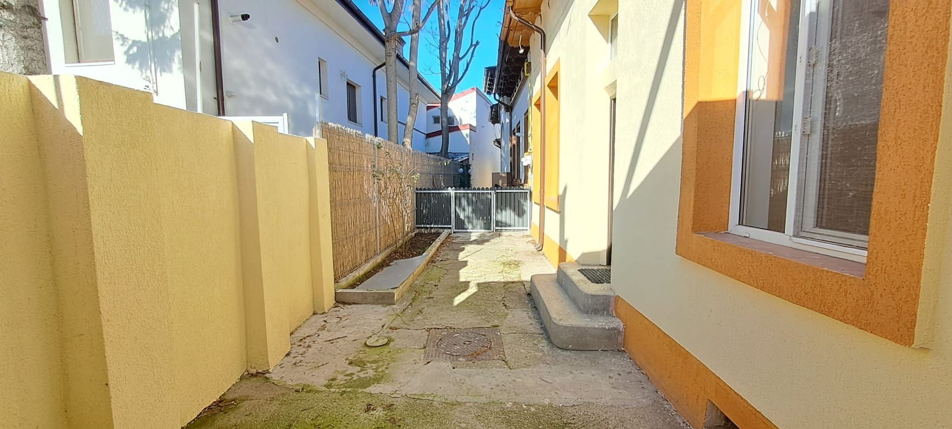 Dimitrie Cantemir, metrou Tineretului la 350 m, casa 2 camere + curte - Poză 2