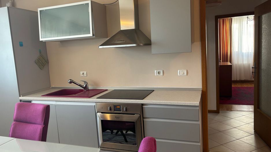 Apartament mobilat cu parcare subterana si lift - Poză 10