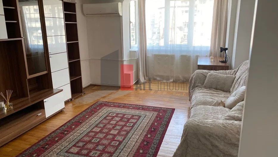 Închiriere 3 camere 2 băi Bd. Decebal - Poză 2