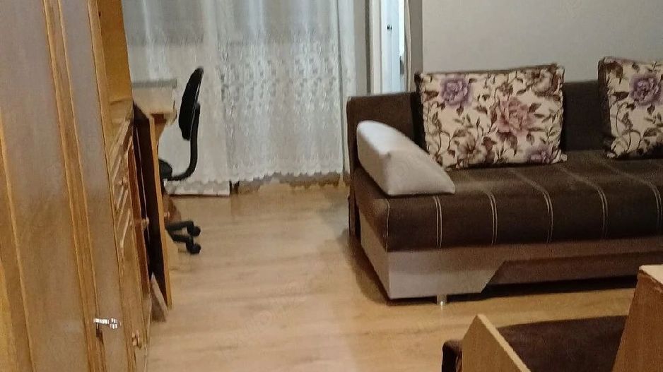 BRASADAS vinde garsoniera la etajul 3/4 pe Ostrovului. - Poză 1
