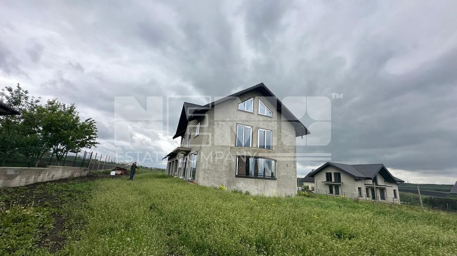 CASĂ LA GRI DE VÂNZARE ÎN MOARA NICA, SUCEAVA | 200.000€ - Poză 2