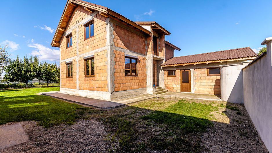 Casa noua 5 camere, la rosu, în Sofronea comision 0 la cumpărare - Poză 4