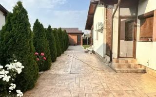 CASA DE VANZARE - ZONA NORD - PUNCT DE REPER LIVADA - Poză 1