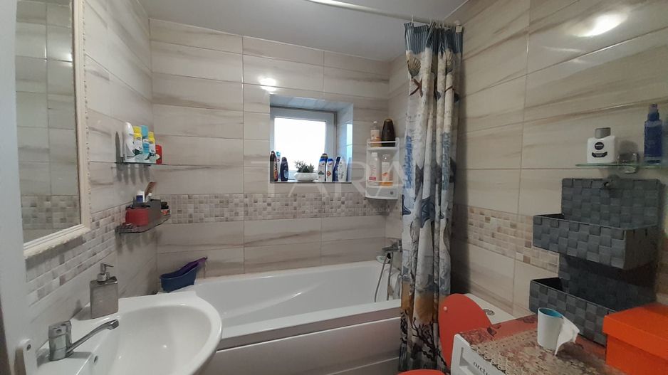 Vanzare apartament la curte comuna in zona centrala - Poză 7
