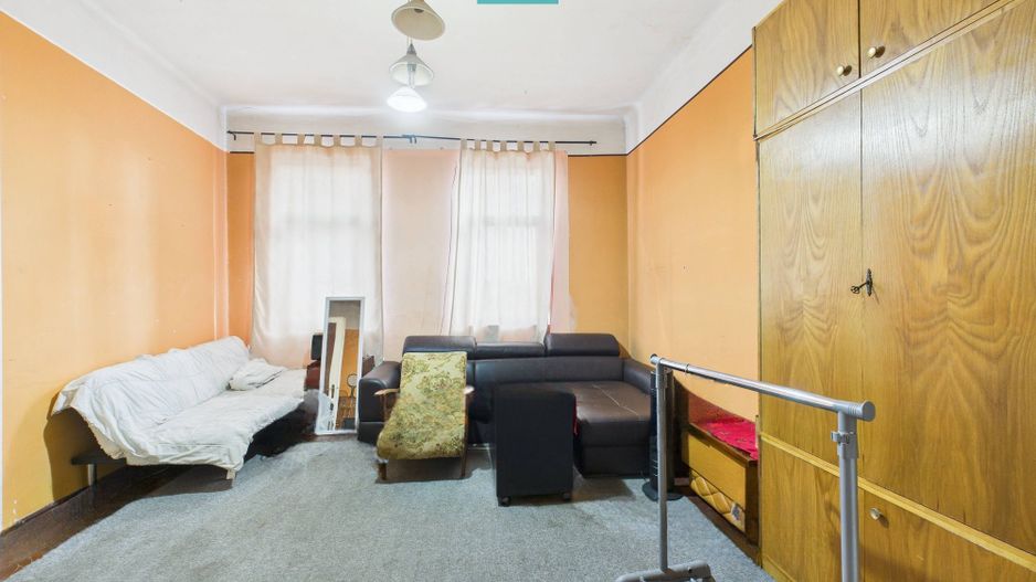 Casă individuală cu anexă în Vaicu - Poză 9