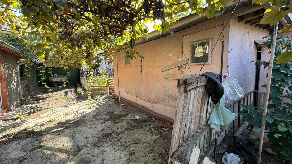 48500 Euro- 293 mp. Teren si casa batraneasca in mun. Galati - Poză 5