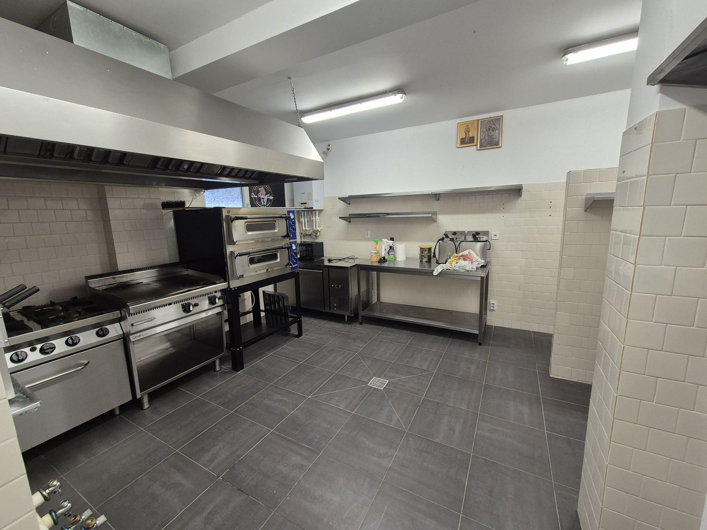 Spatiu comercial 138,70 mp + 2 locuri de parcare - Varteju - Poză 7