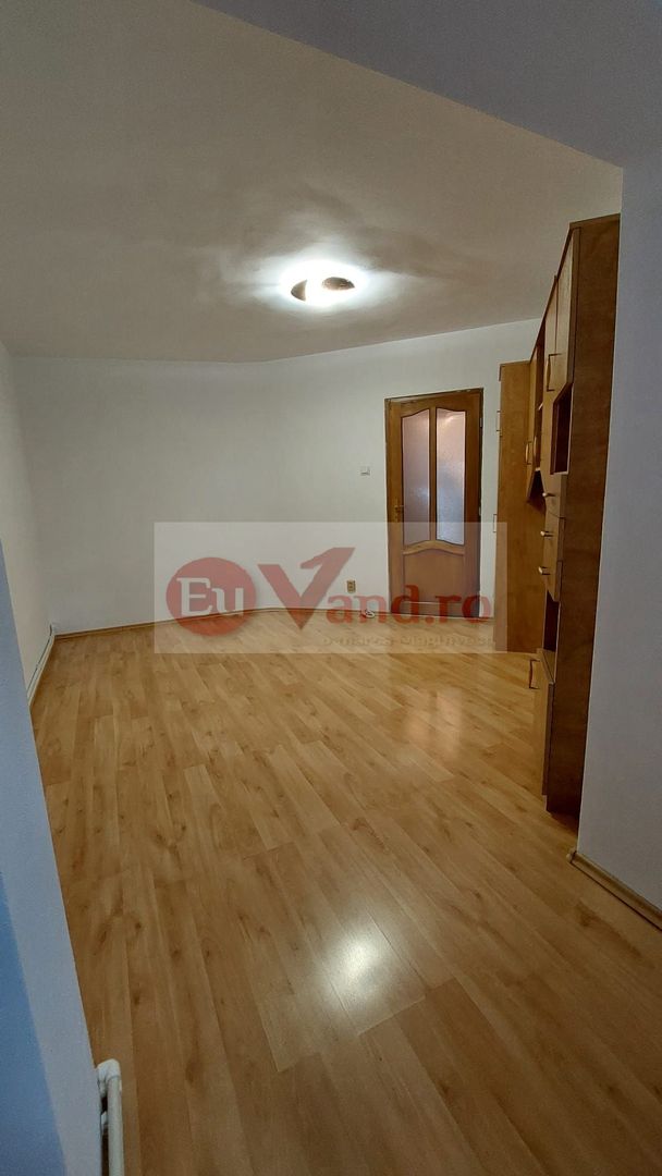 De închiriat apartament cu 3 camere, etaj 1, Siderurgistilor, 400 euro - Poză 7