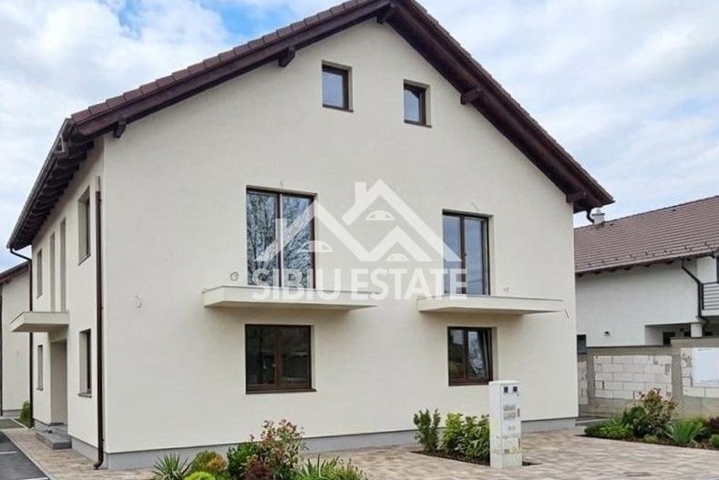Casa 4 camere, 2 bai, curte si terasa Sibiu Calea Cisnadiei - Poză 1