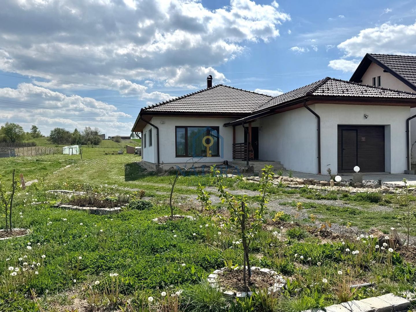 Casa de vanzare cu 14 Ari teren - Lapusel - Poză 3
