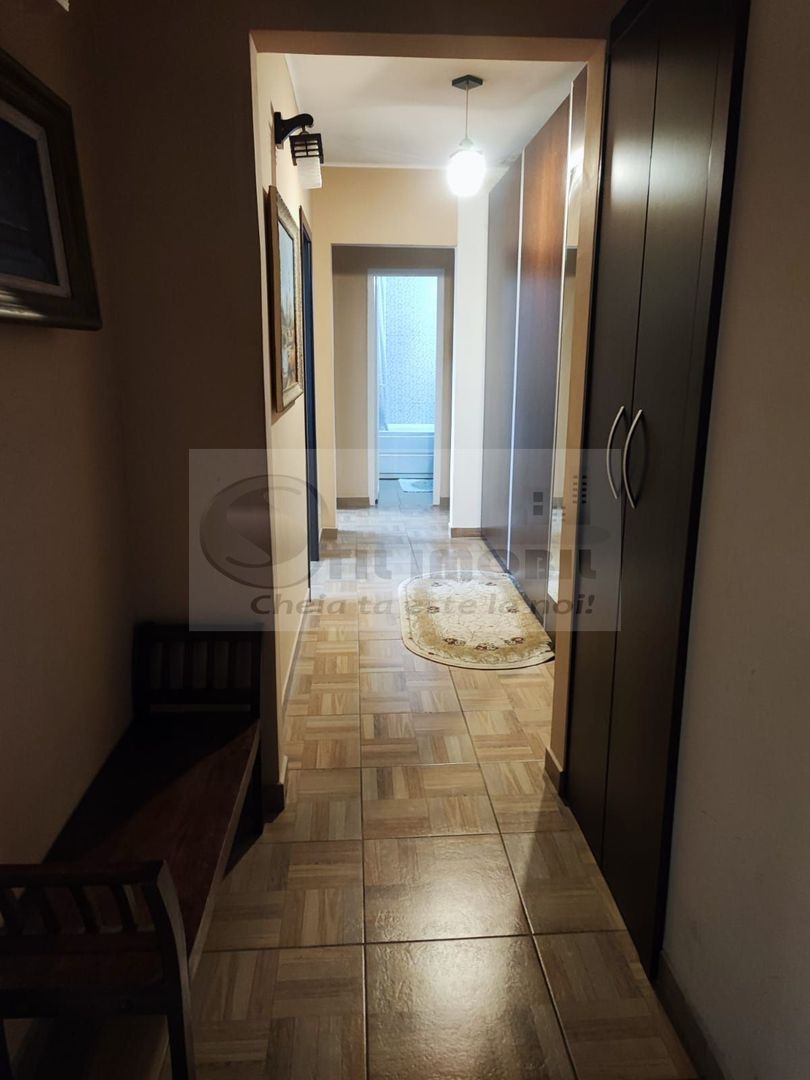 Apartament 3 camere decomandat de închiriat – Podu Roș - Poză 3
