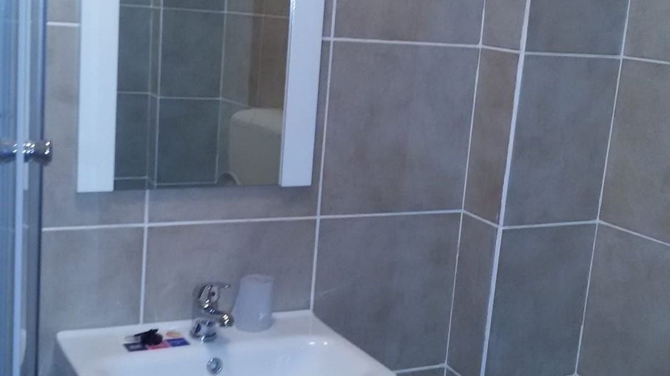 Garsoniera renovata, baie proprie, mobilata - Micro 40, langa Mall - Poză 5