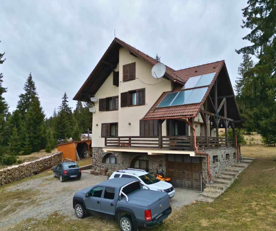 Vilă cu 10 camere P+2E+M 400 M² utili 2800 M² Teren Comandau - Poză 20