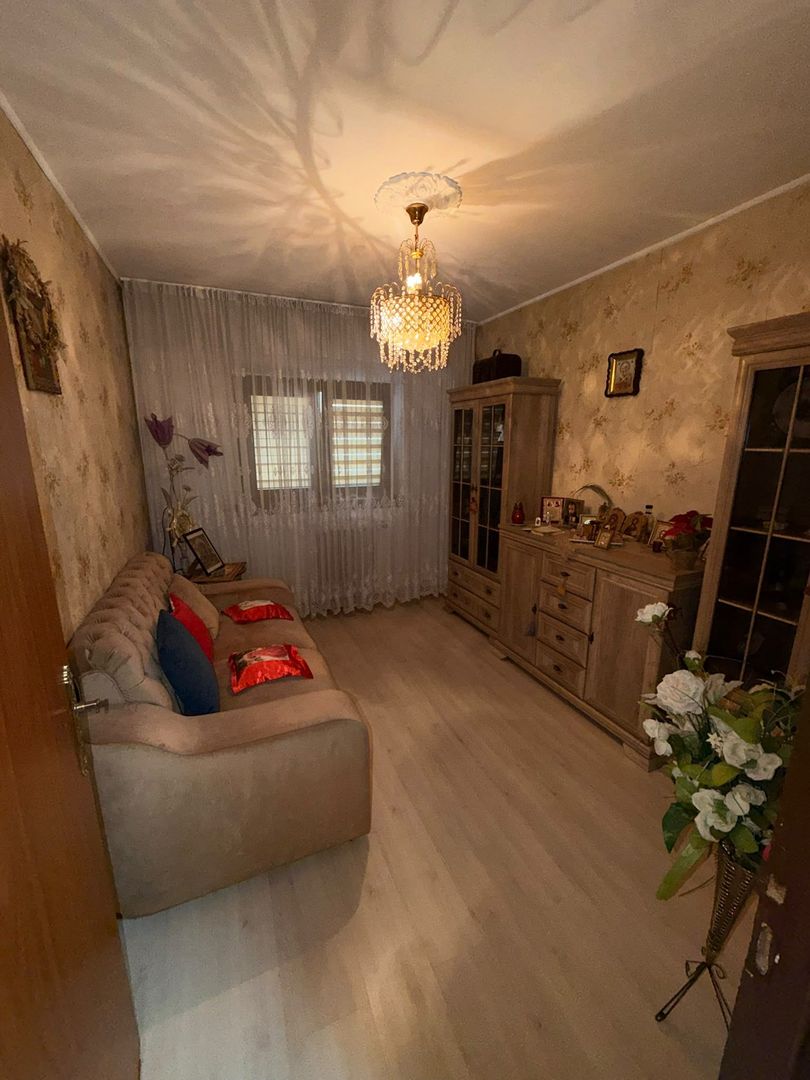 Apartament 4 camere de vanzare Crangasi - Poză 13