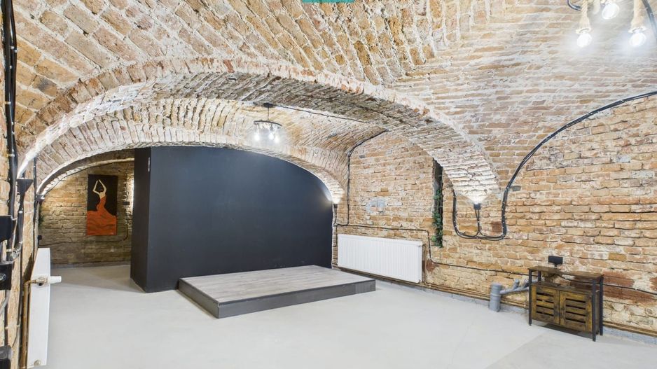 Eleganță subterană - pivniță exclusivistă Arad - Poză 40