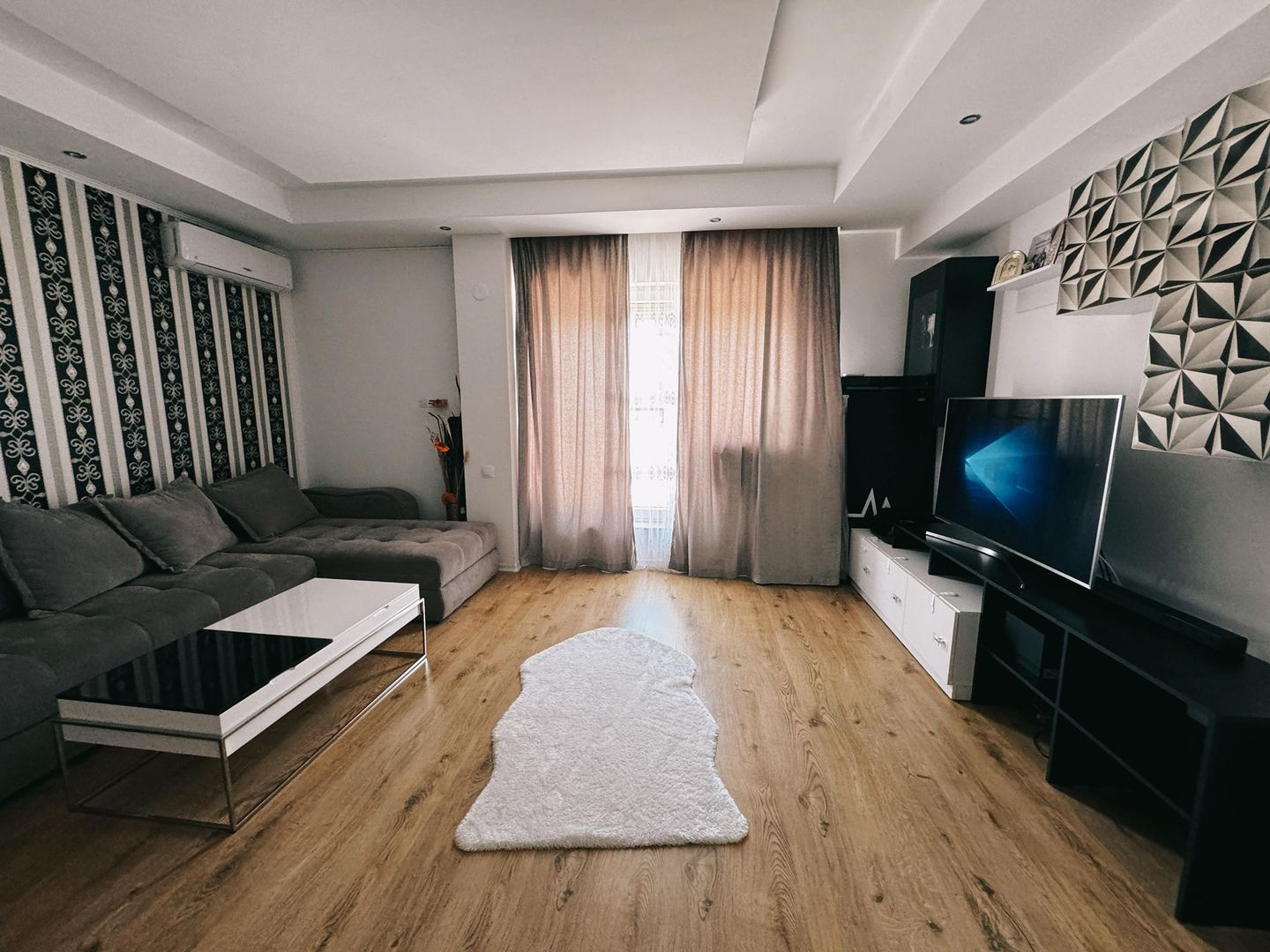 COSMOPOLIS - Apartament cu 3 camere, mobilat si utilat. - Poză 2