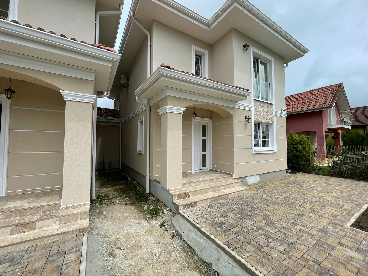 Duplex desparțit - 5 camere și 3 băi- Moșnița Nouă - Poză 1