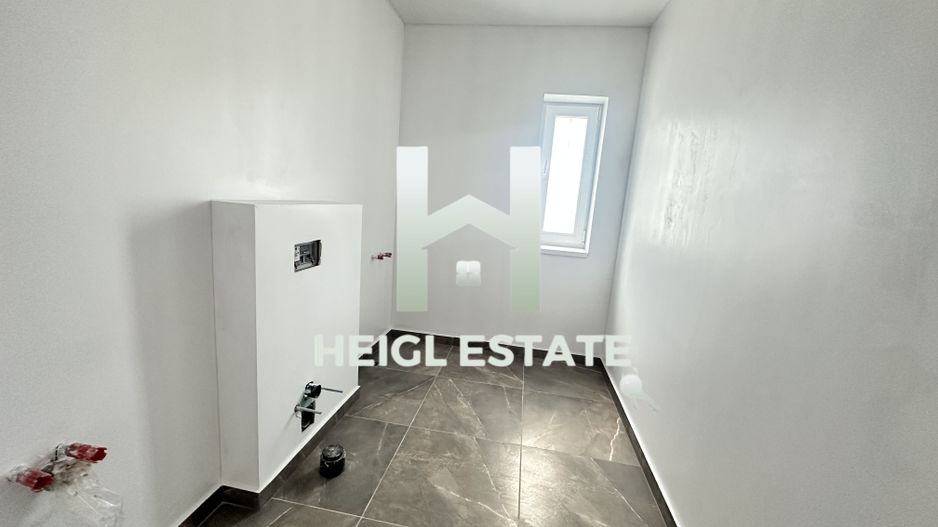 Duplex cu 4 camere separat prin camera tehnica - Poză 2