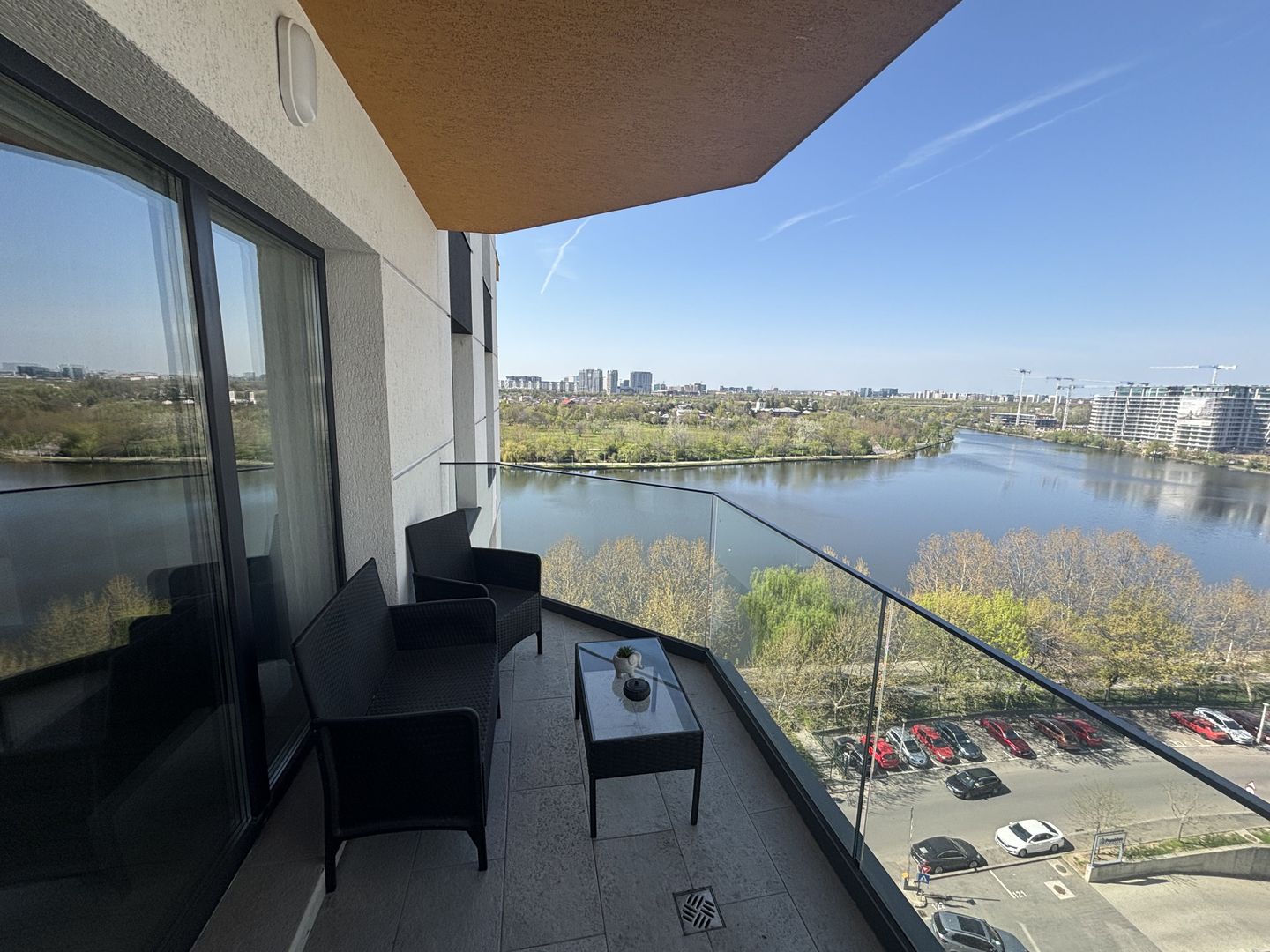 Chirie 2 Camere GranVia Lake View - Terasă cu vedere la Lac - Poză 16