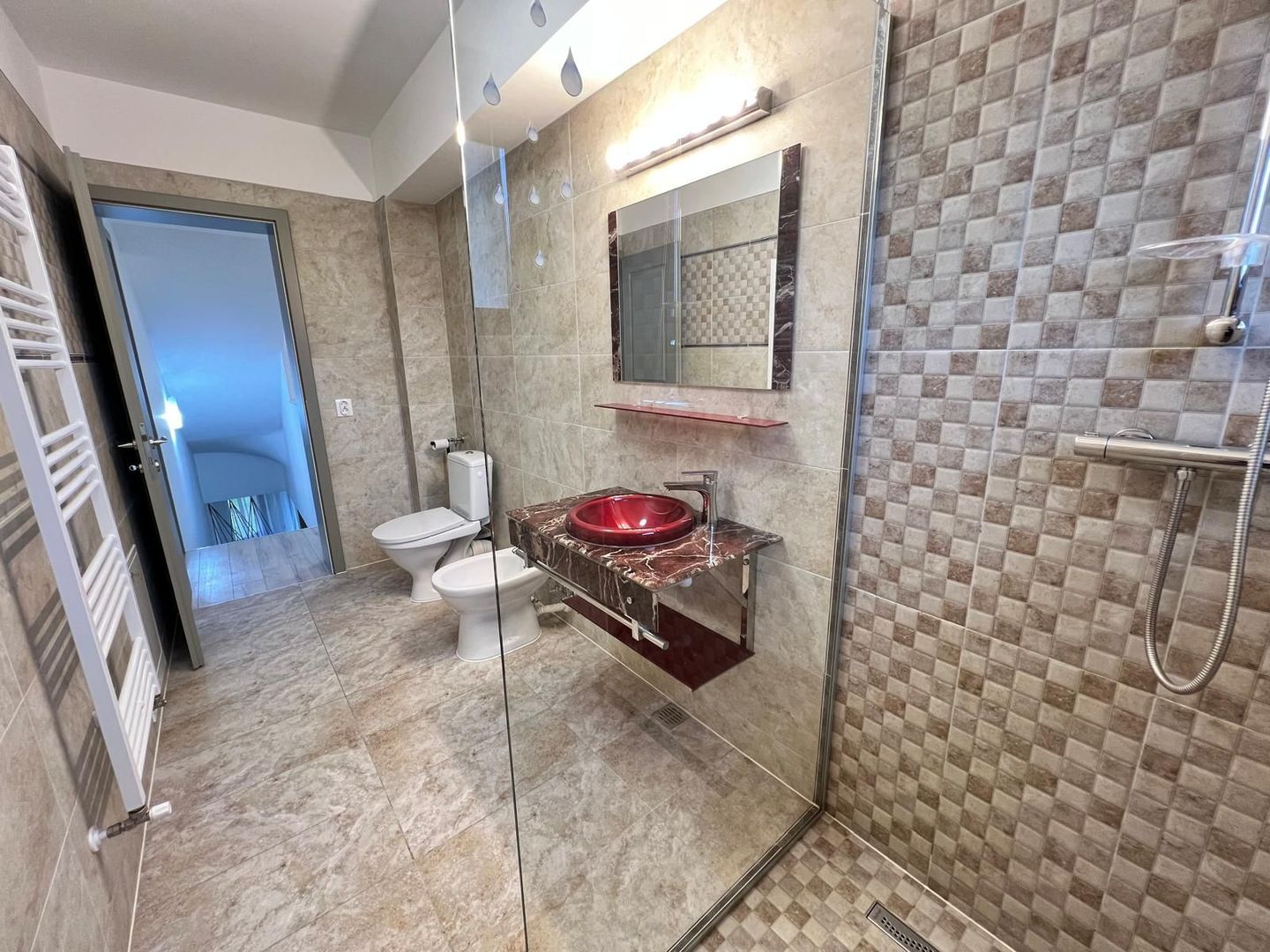 Casa cu 7 camere | 3 balcoane | Garaj | 220 mp + 80 mp curte | Cartier Panorama - Poză 28