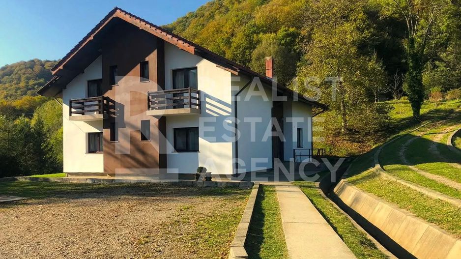 Complex turistic de vânzare în Slănic Moldova - hotel, pensiune - Poză 2