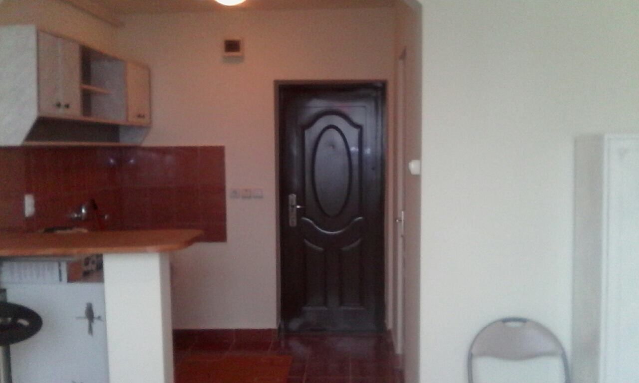 BRASADAS vinde garsoniera 21 mp etaj 4/4 zona Closca. - Poză 2