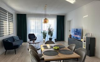 Vând apartament cu trei camere - Poză 1