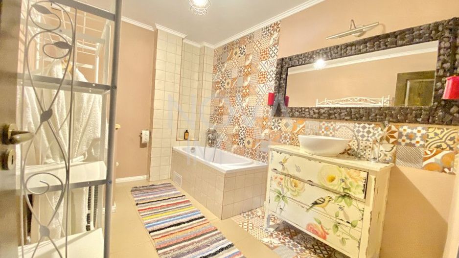 Apartament 3 camere, 2 bai, decomandat in Strand pentru inchiriat - Poză 3