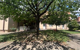 CASA CU TEREN GENEROS- 1.593 MP - Poză 3