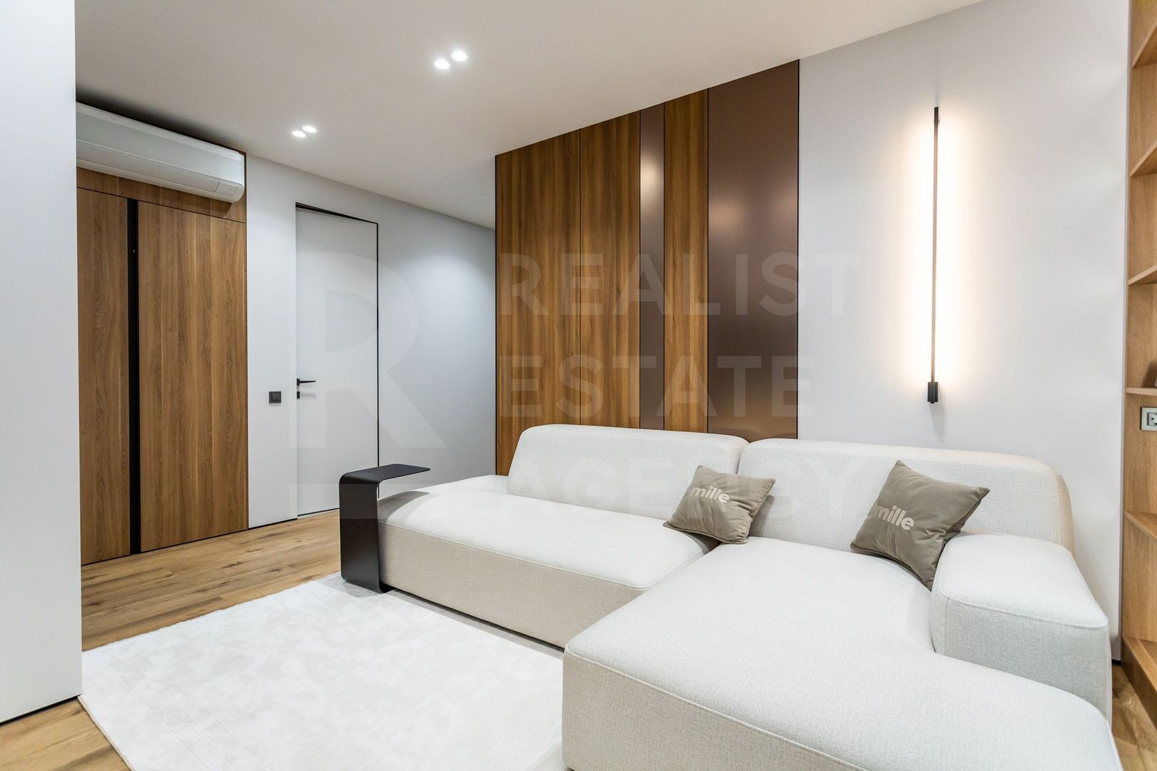 Apartament mobilat de 90 mp cu 3 dormitoare în Buiucani - Poză 1