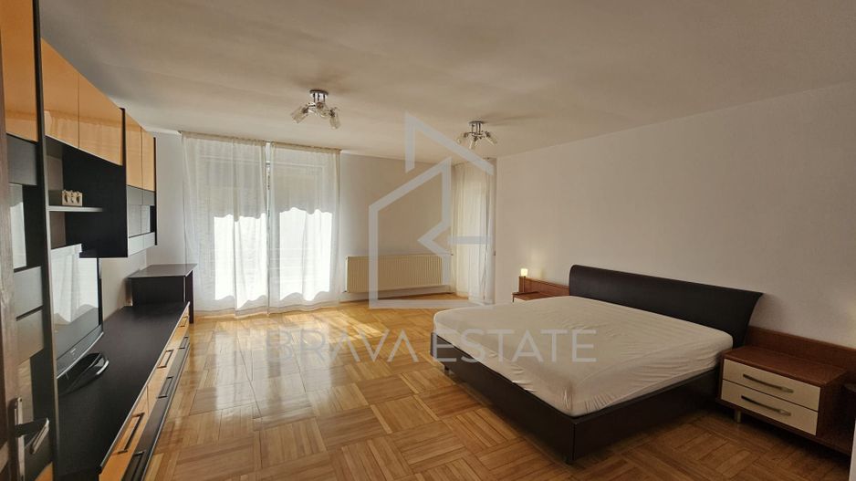 Apartament 3 camere, 100mp, 2 băi, 2 balcoane, 2 parcări, str Pădurii - Poză 1