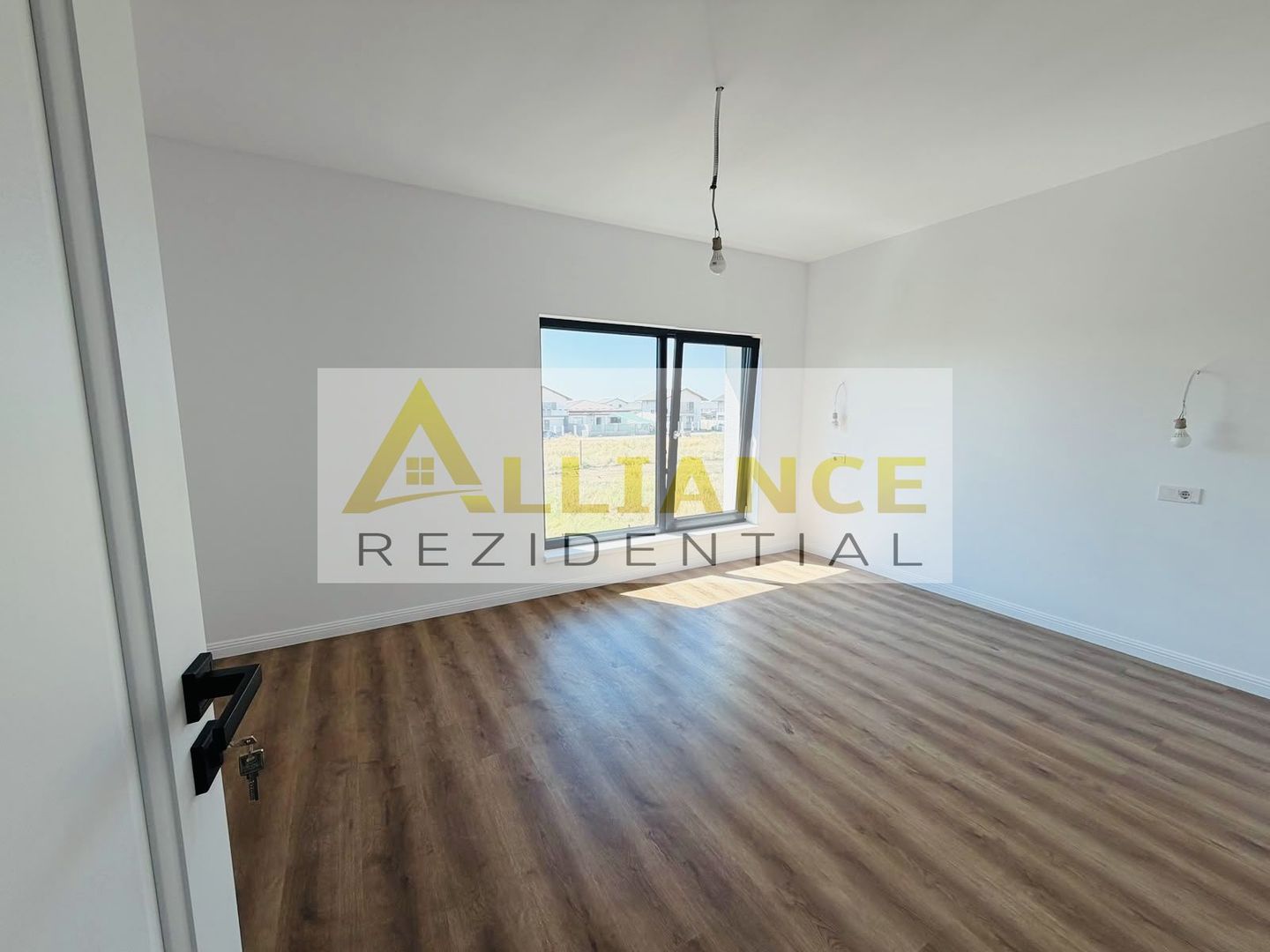 Casa individuală , 4 camere , 3 băi , 135 mp utili ! - Poză 8