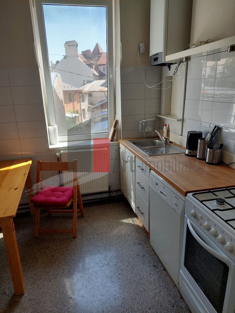 Apartamentul "MONARKI", et. 1 in vila, singur pe etaj, superb - Poză 10