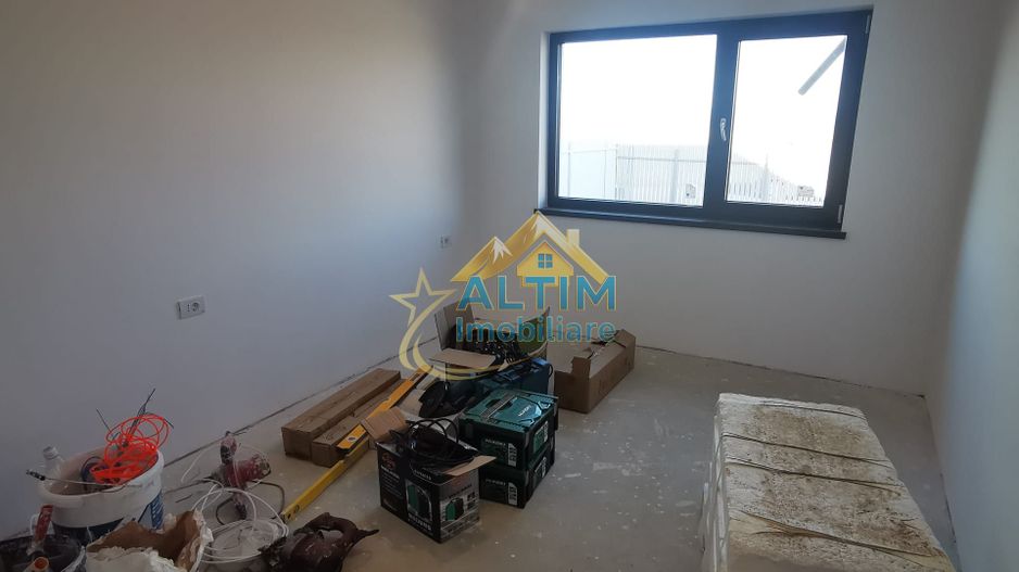 OPORTUNITATE: De vânzare - Casă nouă în cartier Izvor - Poză 9