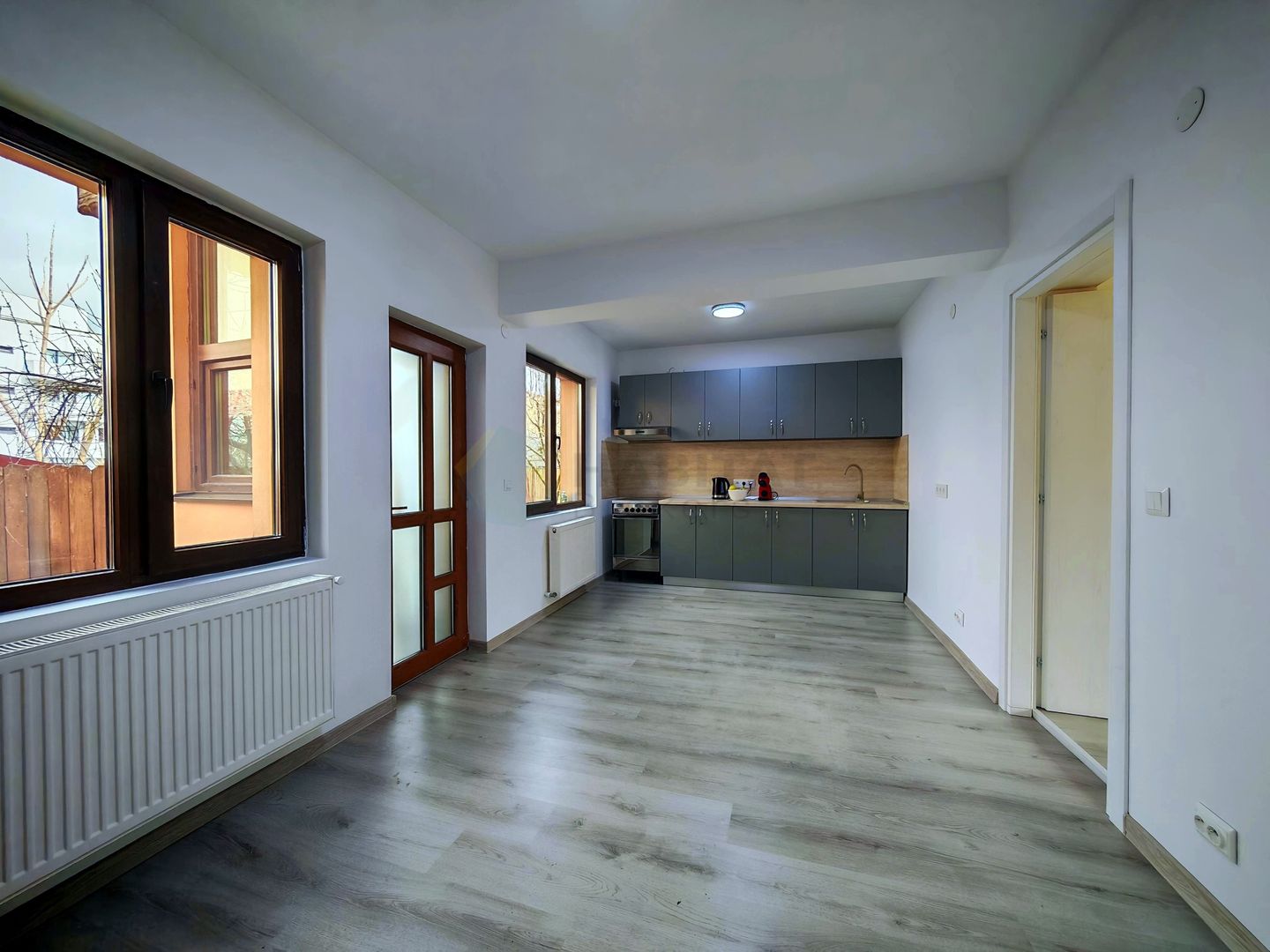 Vilă Individuală cu o curte generoasa zona Aparatorii Patriei - Poză 4