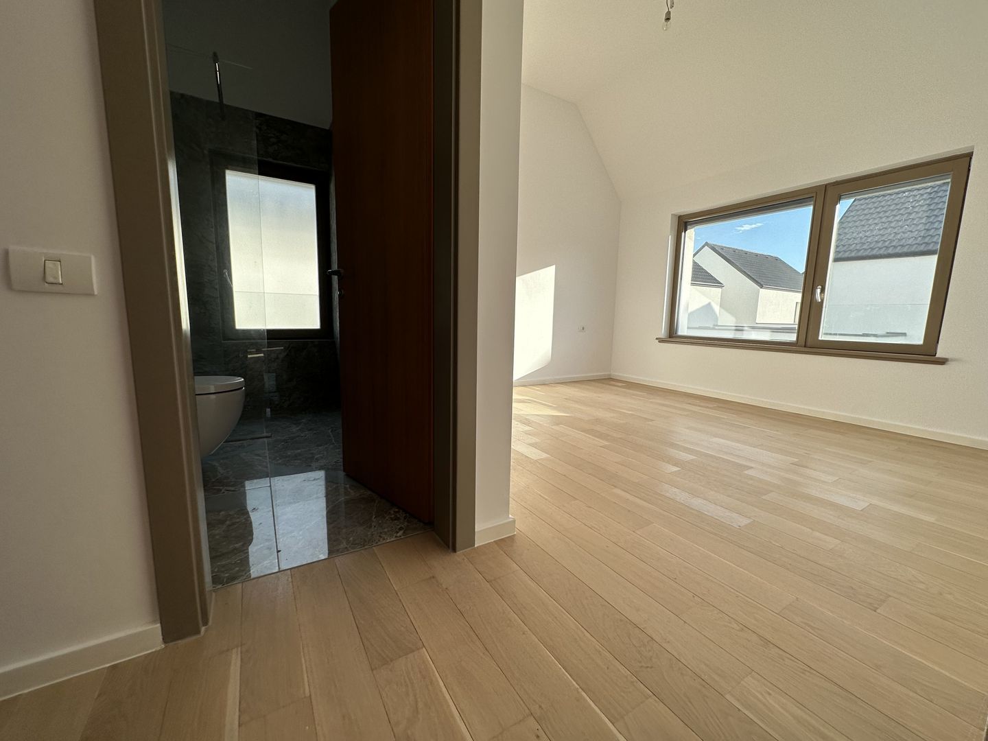 Casa cu 5 camere - Dumbarvita - Poză 21