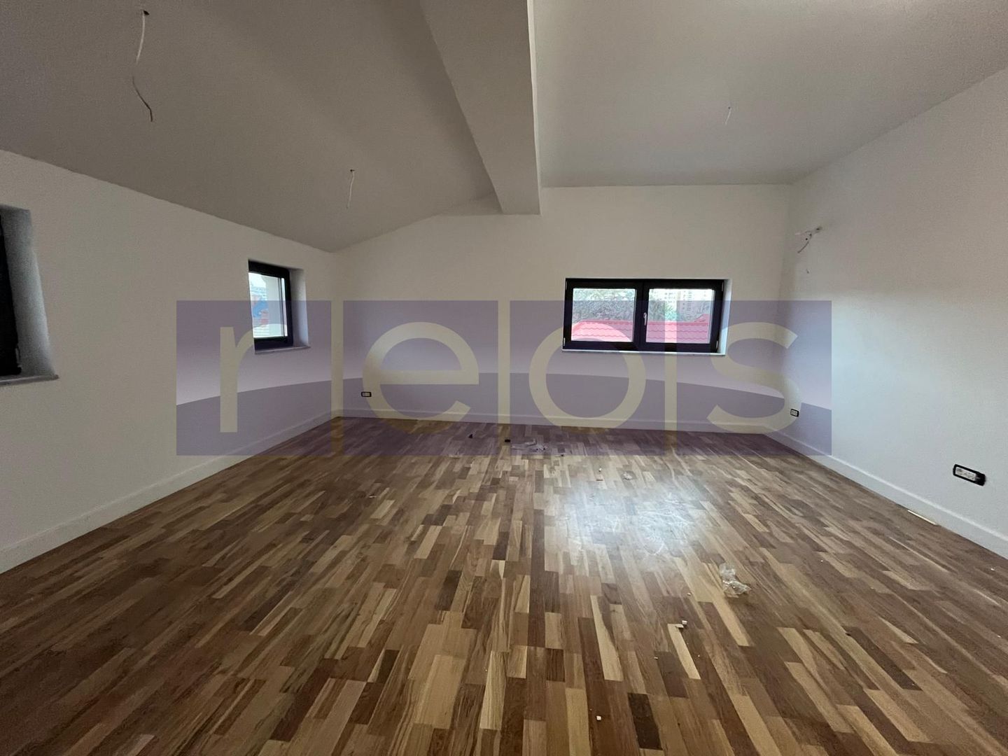 De Vânzare Vilă /Casa - Zona Vatra Luminoasă | Spațiu Generos 257 mp-7 camere - Poză 3