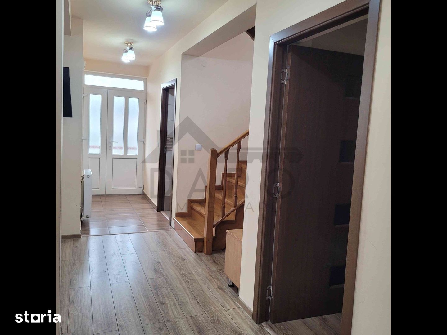 Casă Livezeni 815 mp teren, casa primitoare ,la doar 5 minute de oraș. - Poză 13