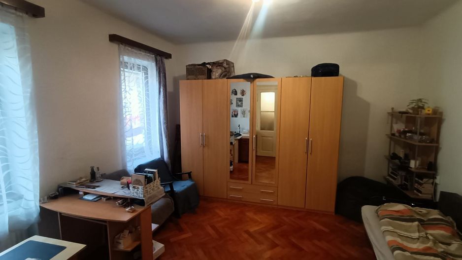 De vanzare! Apartament spatios la curte, zona centrala - Poză 3
