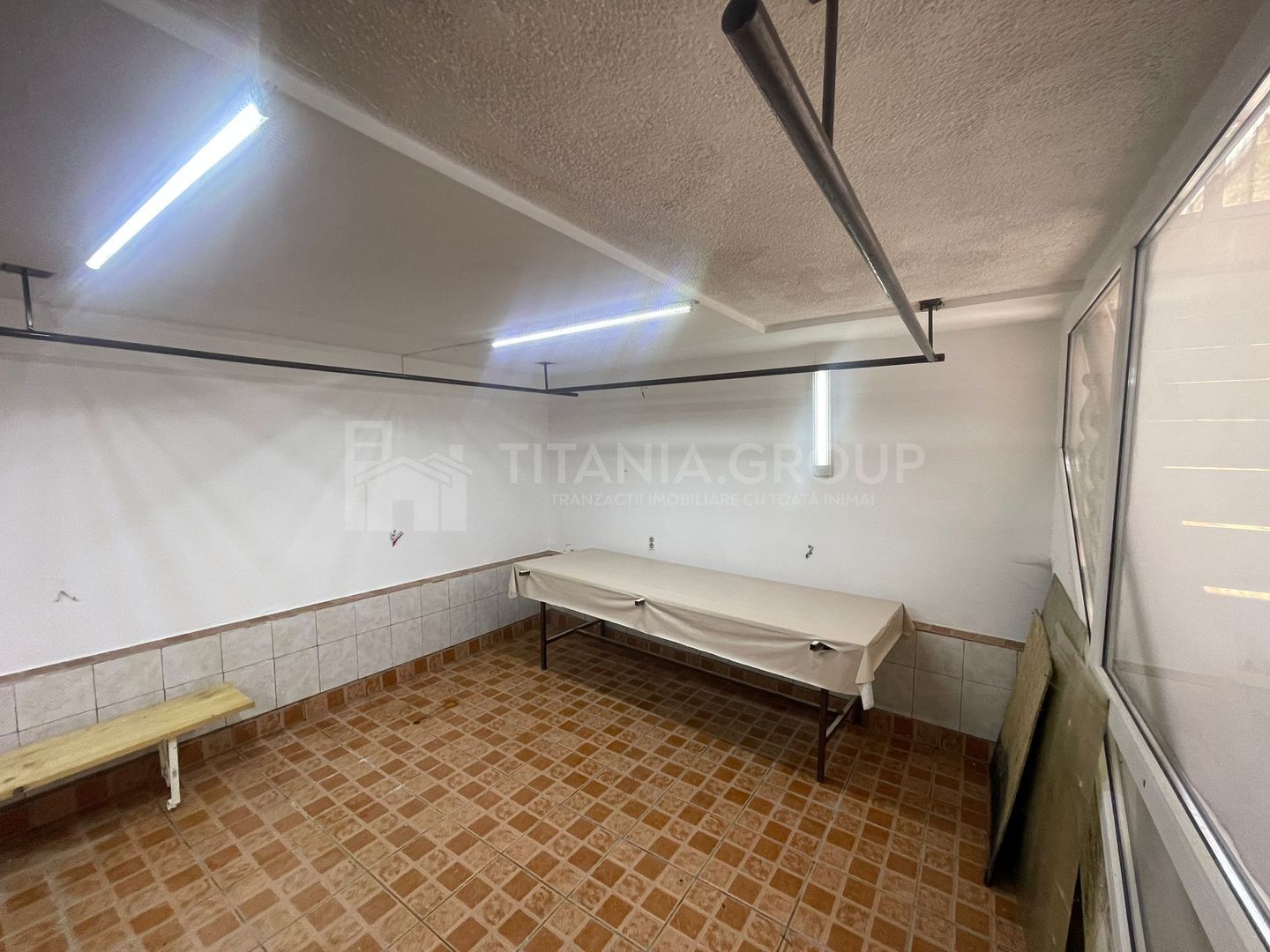 Spatiu comercial vad pietonal si auto. Pretabil salon/depozitare/crama - Poză 2