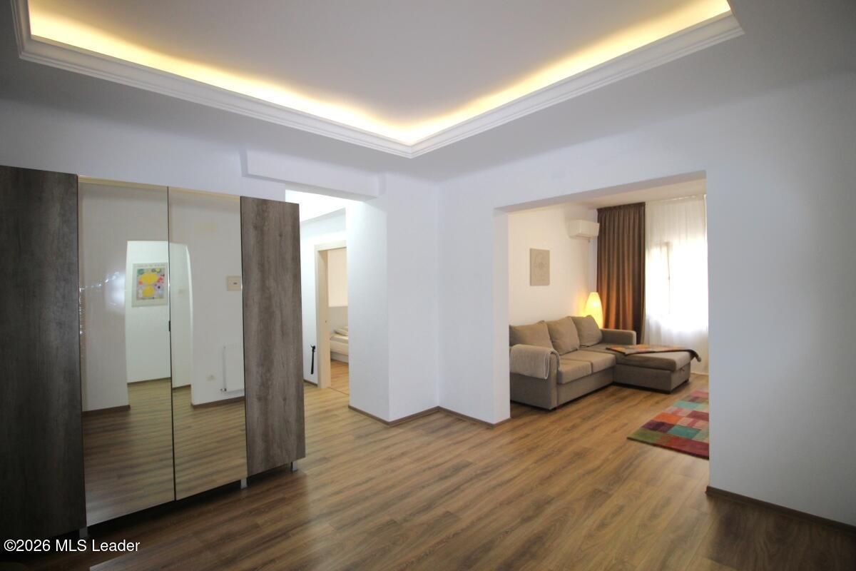 Piata Romana, 4 camere 138 MP total, Etaj 2/9, renovat - utilat, liber - Poză 13