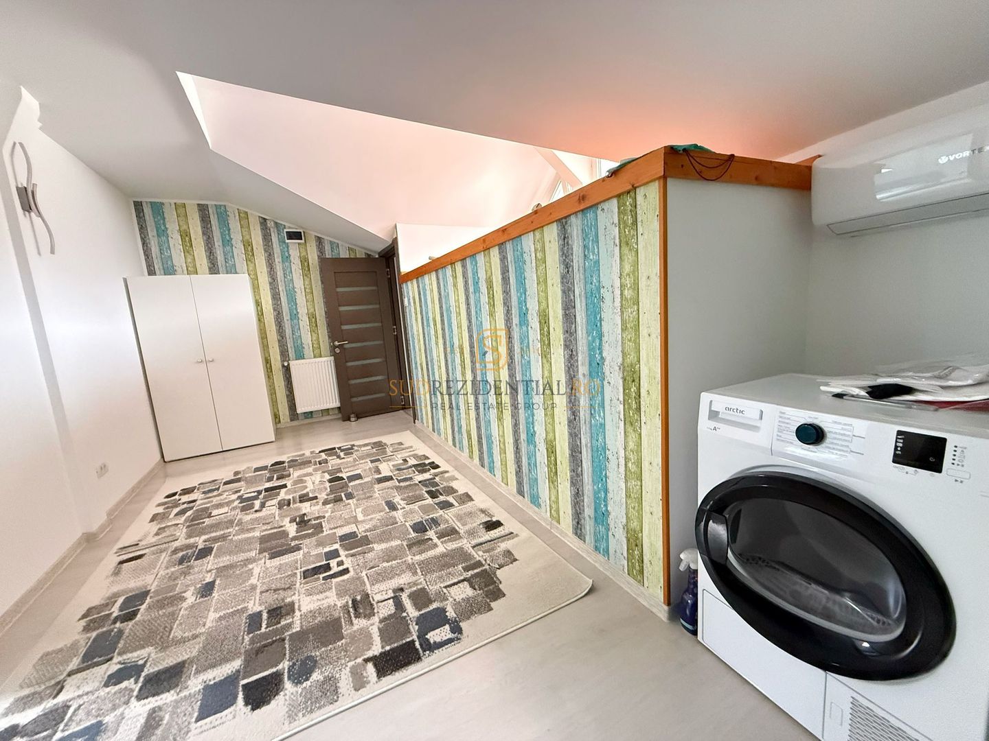 Vila insiruita mobilata si utilata / 4 camere/ 3 Bai / Curte proprie - Poză 15