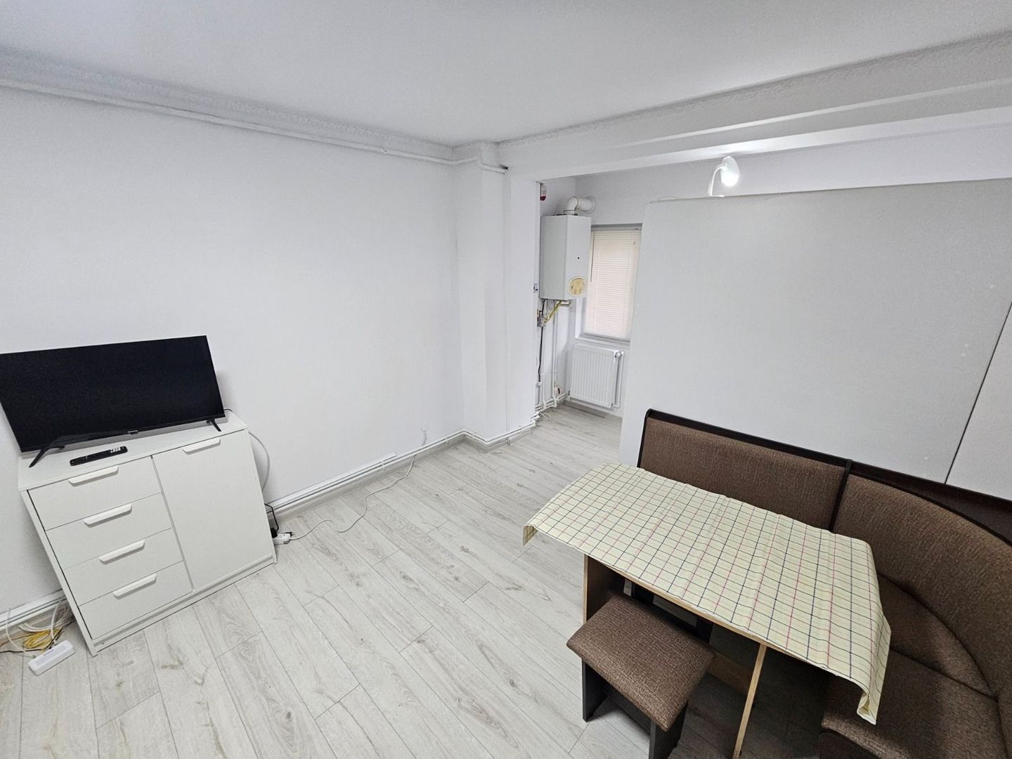 De vanzare apartament cu o camera, zona Reno - Doja, parter, 46.500 euro - Poză 5