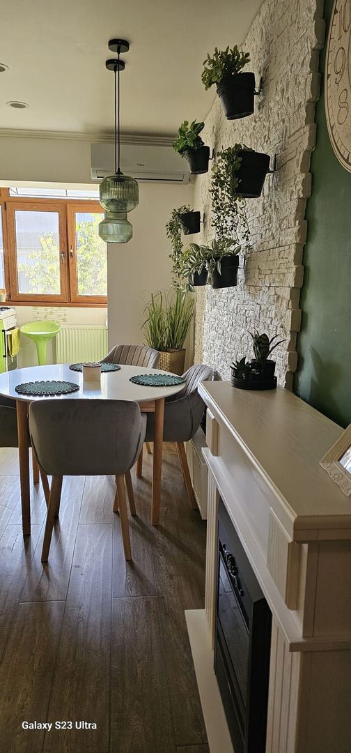 Apartament cu 3 camere, MOBILAT si UTILAT, zona CARTIER; - Poză 3
