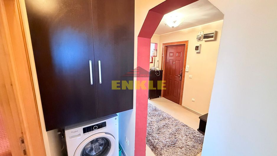 De vanzare apartament cu 3 camere, zona Mall. - Poză 8