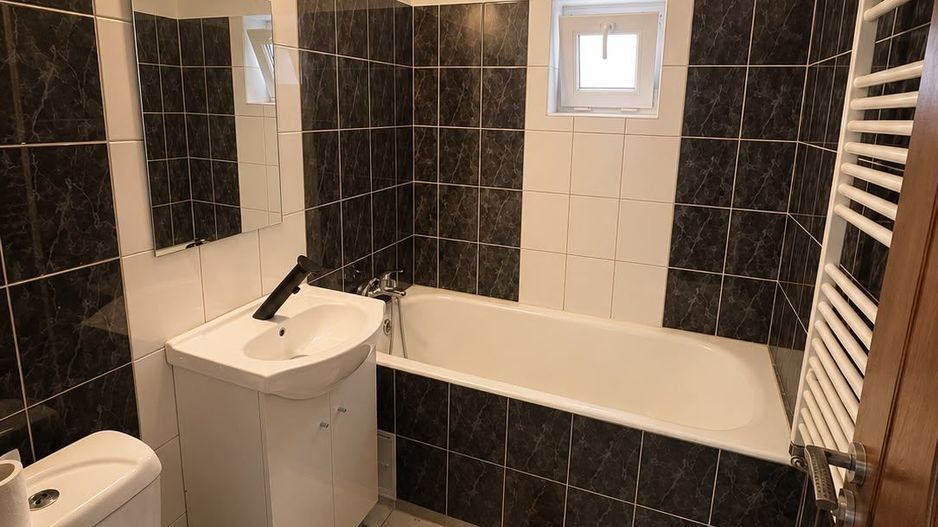 Casa renovata anul trecut  cu 1100 mp de teren in localitatea Les - Poză 12