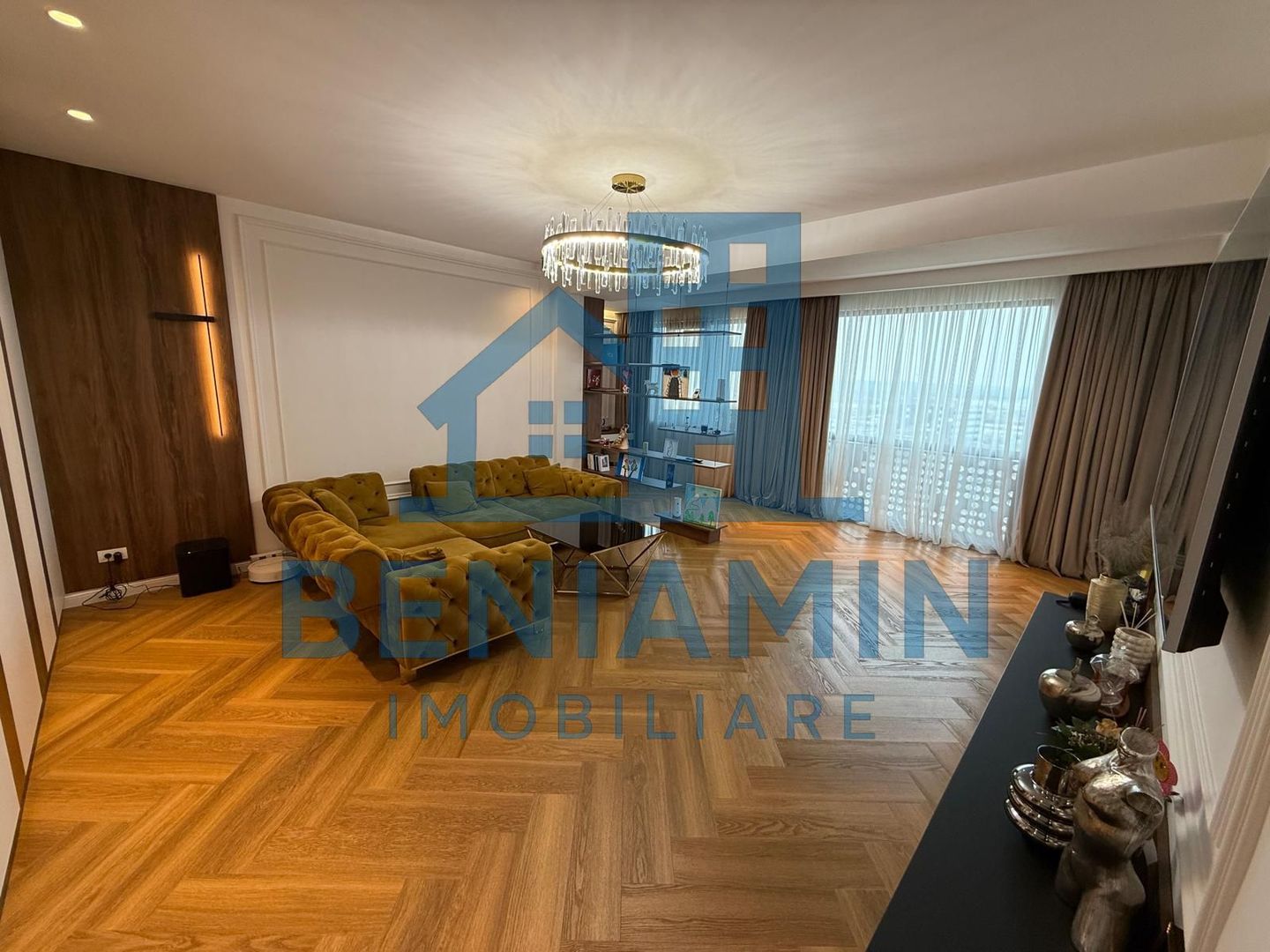 Penthouse cu piscina la etajul 11-Mobilat Lux-300mp-parcare-lift - Poză 2