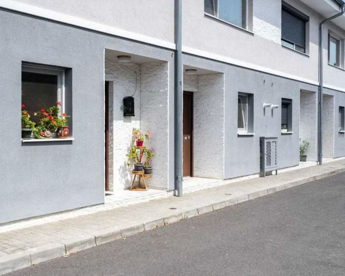 Inchiriere o casă tip duplex spațioasă și bine compartimentată - Poză 7